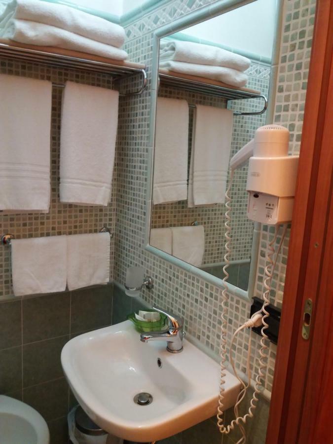 Bed and Breakfast Il Piccolo Nido Borgo Montenero Екстер'єр фото