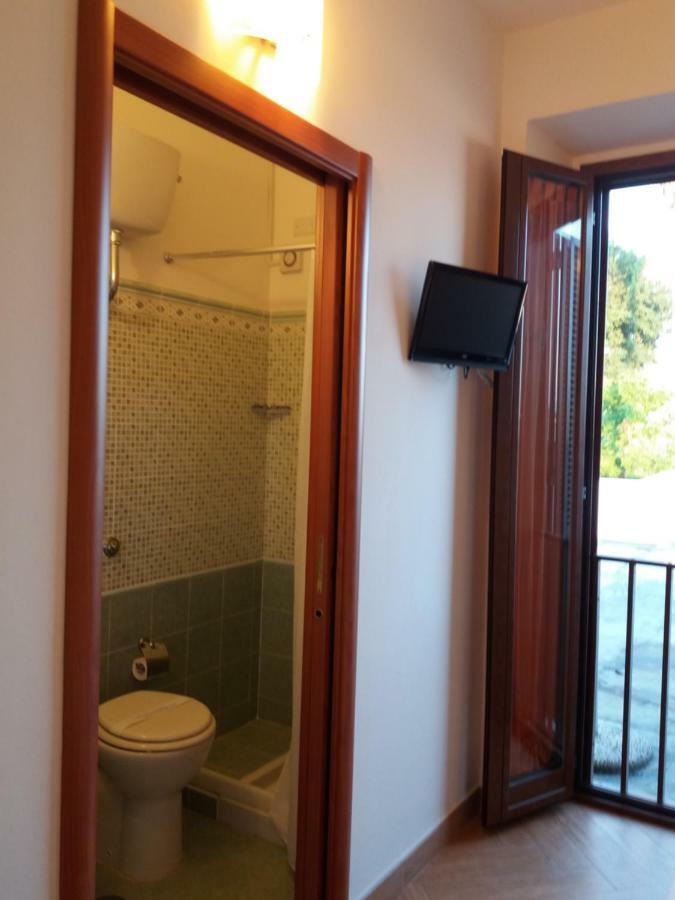 Bed and Breakfast Il Piccolo Nido Borgo Montenero Екстер'єр фото